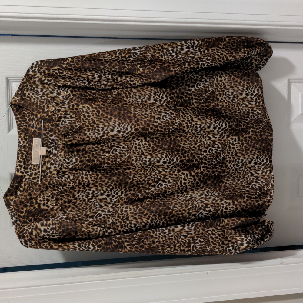 Long sleeve animal print top